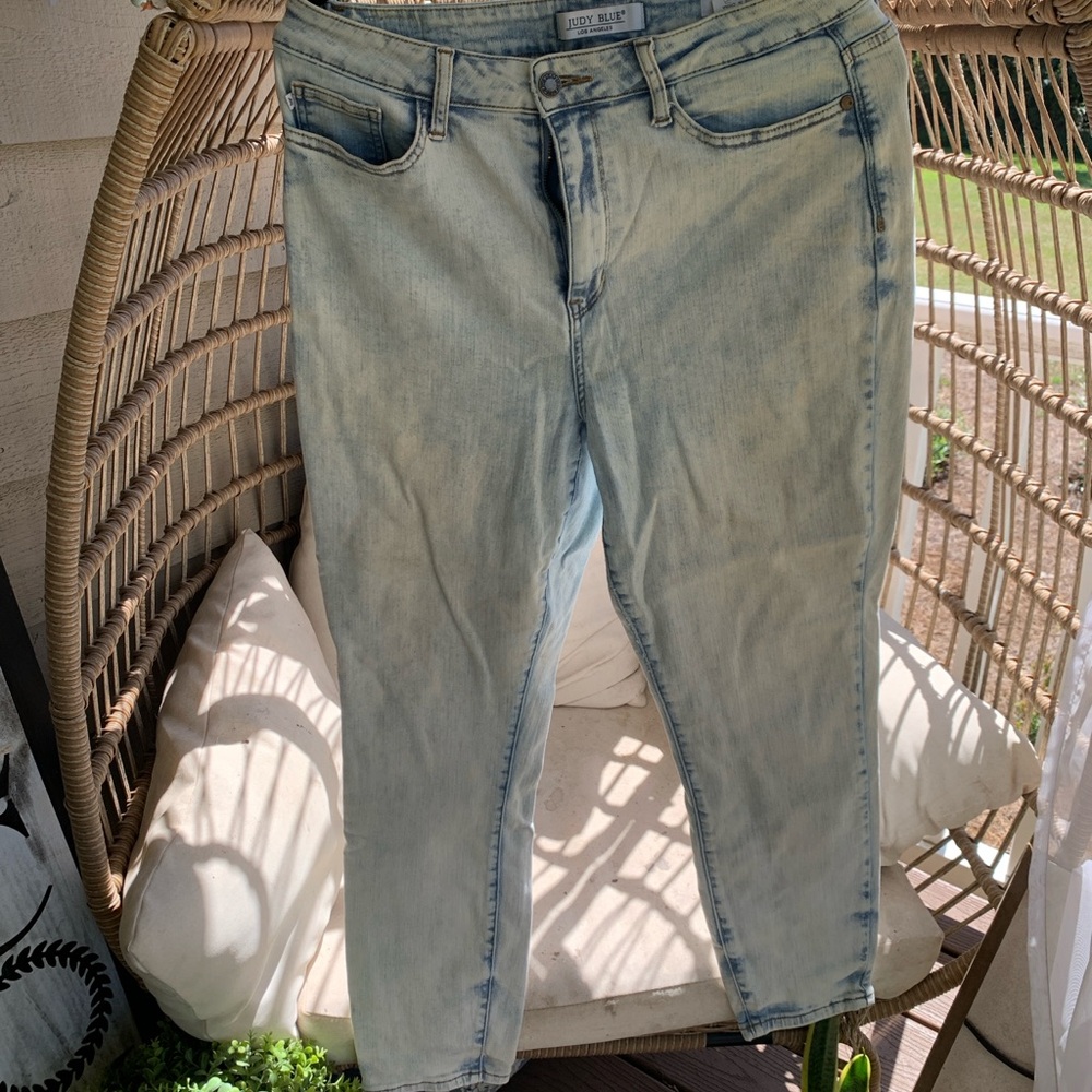Judy Blue Light Wash Skinny Jeans